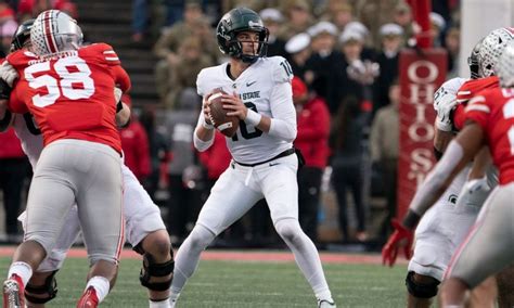 Types of NCAA Football Bets .